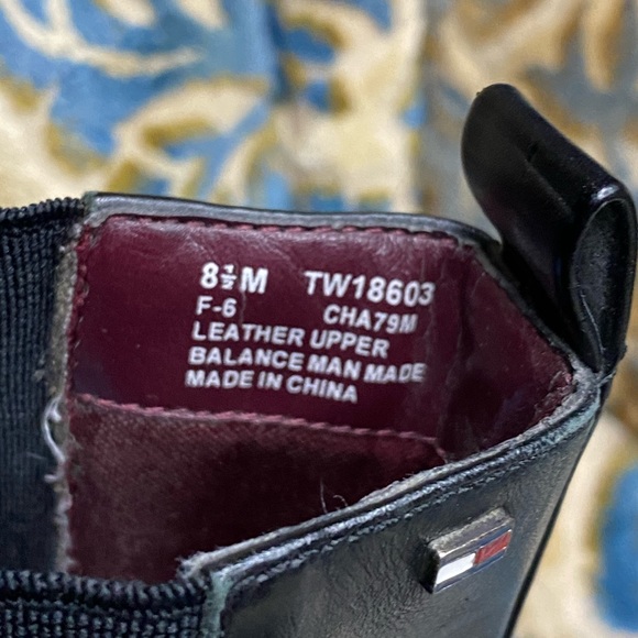 Tommy Hilfiger short genuine leather boots size 8.5 in black - Picture 2 of 3